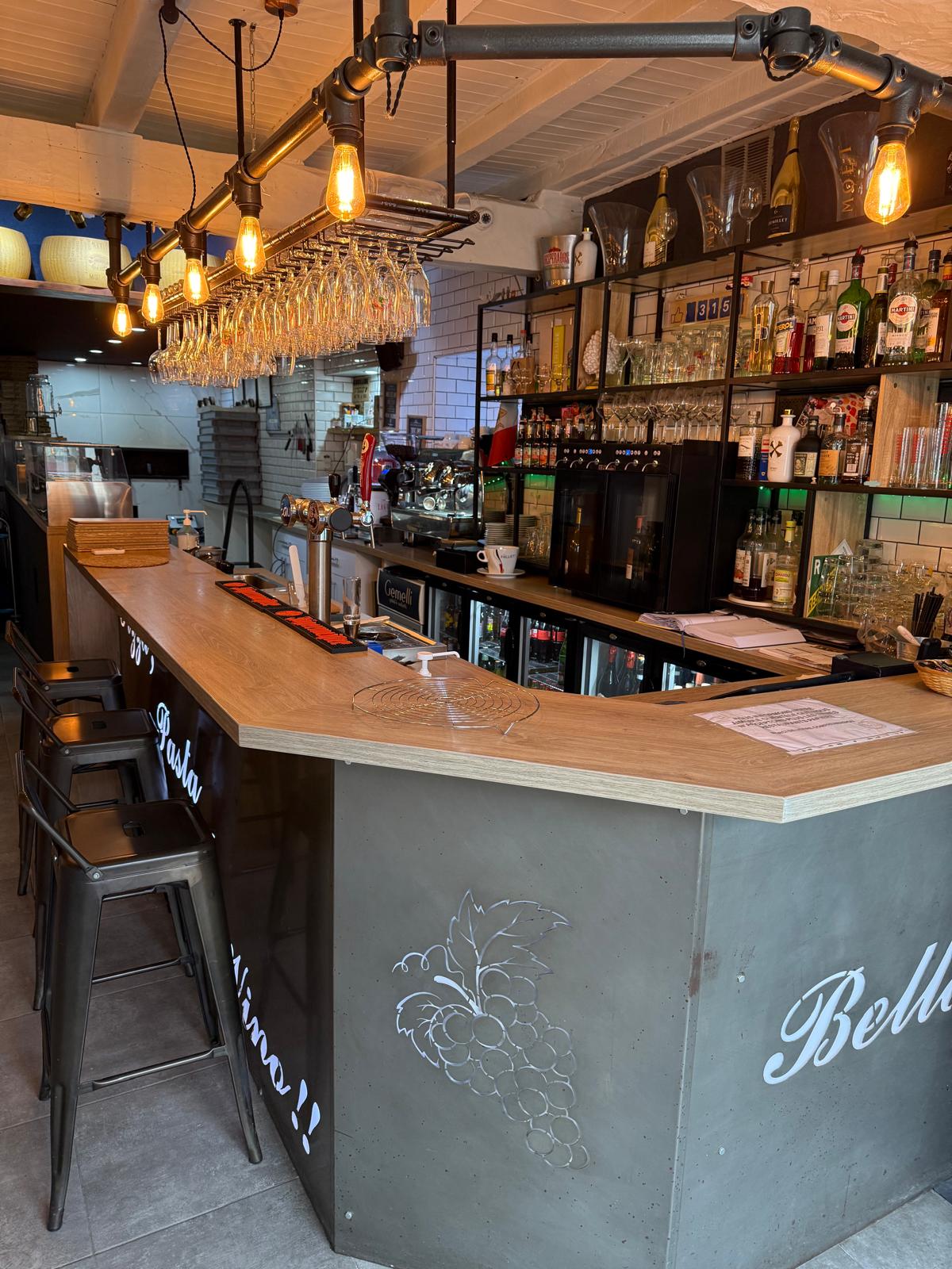 Bar du restaurant italien Bella Ciao